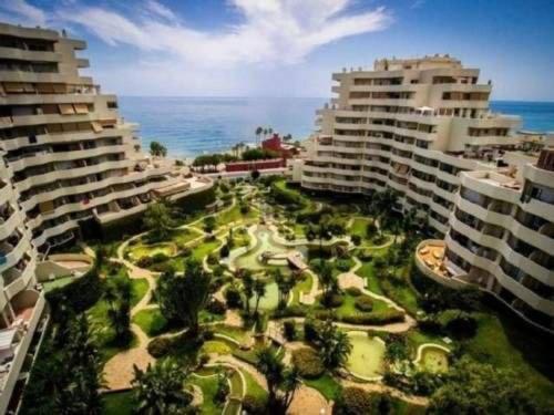 Apartamento Precioso apartamento frente al mar Benalbeach Benalmádena Exterior foto